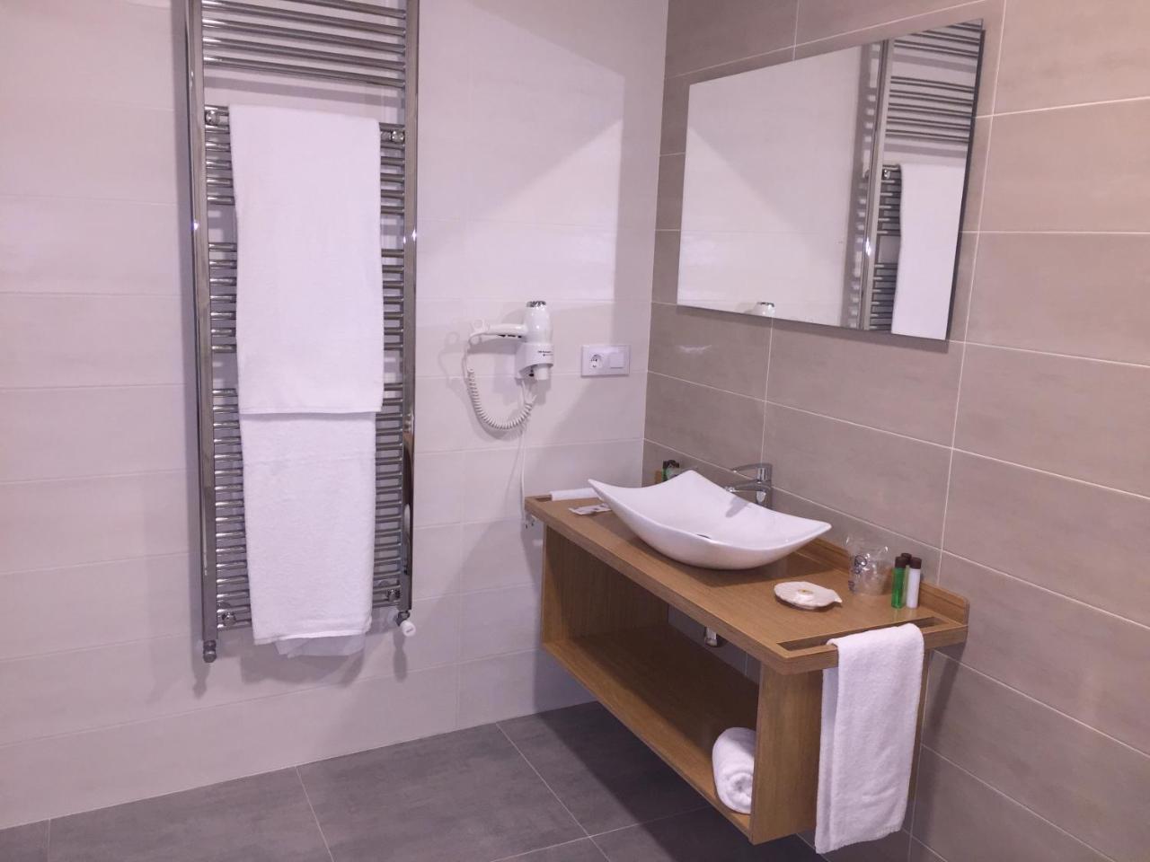 Hotel Celanova Extérieur photo